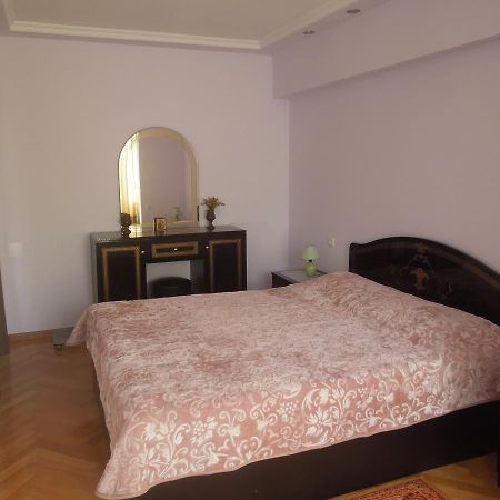 Nellie'S Apartment Batumi Eksteriør billede
